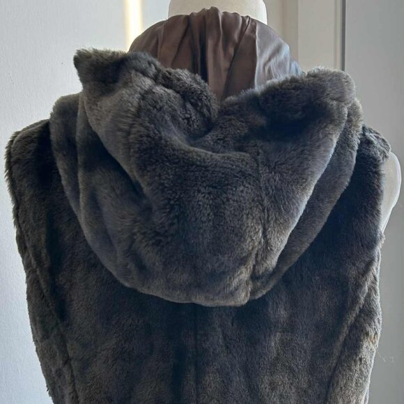 Danier Espresso Faux Fur Sculpted Hood Zip Vest with Metal Toggles – US S - Picture 6 of 12